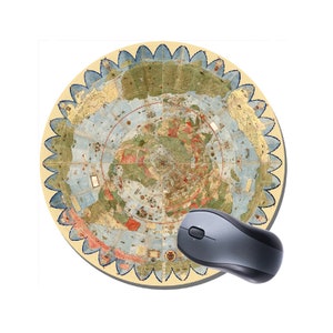 De vlakke Kaart van de Aarde van de Wereld om de Mat Mousepad van de Muis. Urbano Monte Planisphere Hoge kwaliteit computer ronde muismat. Geschenk