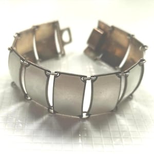 Bracelet David Andersen Norway Scandinavian white enamel sterling silver 925  with gold vermeil In very good condition vintage 1960s