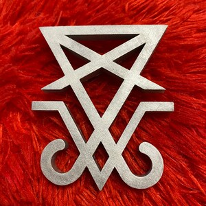 Helltaker Lucifer Broschmärke för Cosplay bild 3