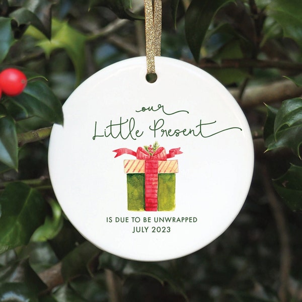 Ons kleine cadeautje moet worden uitgepakt Ornament Verwachten Ouder Ornament Nieuwe Baby Zwangerschap Aankondiging Ornament Gepersonaliseerde Ornament