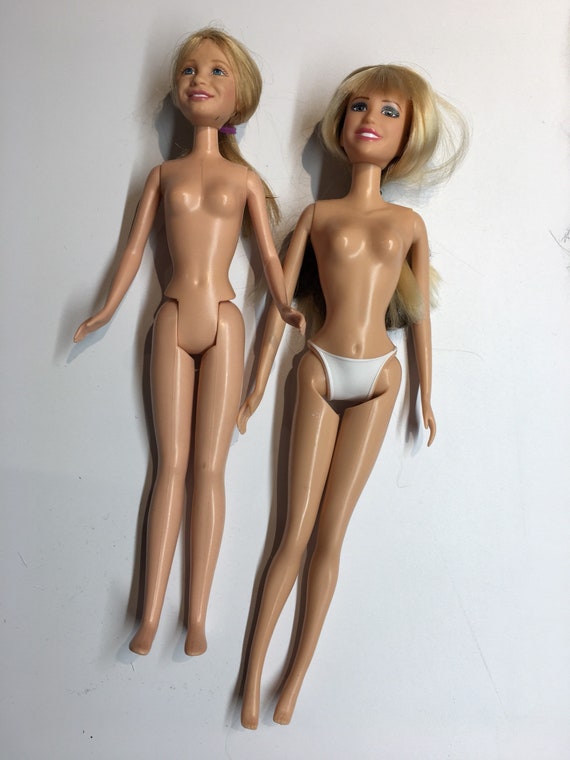 foto de muñeca desnuda