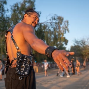 Leren festivalholster – uniseks praktische schoudertas – verstelbaar schoudertasje met aangepaste hardware
