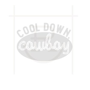 Może przedstawiać: Biały tekst na szarym tle brzmi "Cool Down, Cowboy" ze słowem "Cowboy" w formie sznurka.
