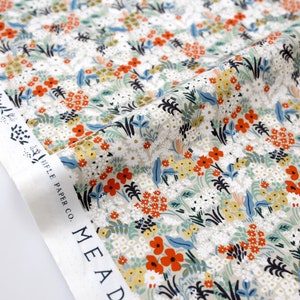 Rifle Paper Co. Bon Voyage Meadow Flax Metallic - Cotton + Steel - PER QUARTER METRE Rifle Paper Co. Bon Voyage Meadow Flax Metallic - Cotton + Steel - PER QUARTER METRE