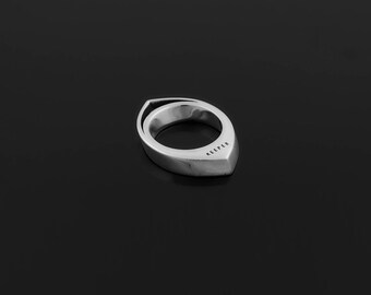 CMB SRI LANKA Unisex Sterling Silver Ring