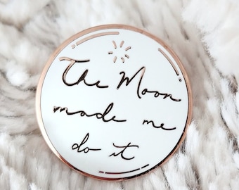 Rose Gold Mond Made Me Do It Hard Emaille Pin / Mond Emaille Pin / Vollmond Magie / Mondzyklus / Hexe Pins / Okkulte Pins / Feministische Pins