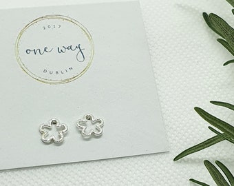 Flower Power • 925 Sterling Silver open Floral Stud Earrings. gift/friend/girl/wife/girlfriend/Mother's Day