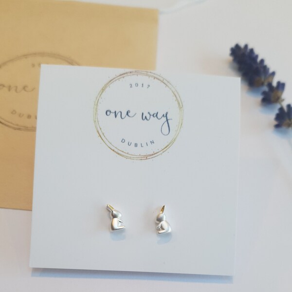 Mini cute bunny rabbit 925 sterling silver stud earrings. Ideal gift for Daughter/Girl/Mum/Friend/Girlfriend