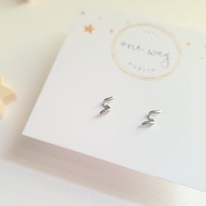 Kringel • 925 Sterling Silber Ohrstecker. Minimalist Schmuck für Freund/Frau/Freundin/Mutter