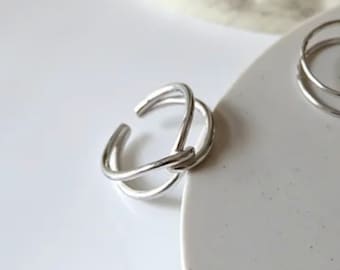 Minimal Twist It Adjustable Ring silver plated ring. Twisted style ring. Friendship jewellery. 925 Sterling Silver