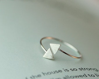 Minimal Triangle adjustable 925 sterling silver ring. Geometric style