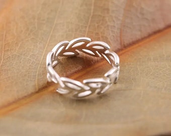 Open leaves adjustable - 925 sterling silver band ring. Delicate stacking ring