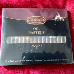 Oil pastels. New set 32 in total. See photos for colours.