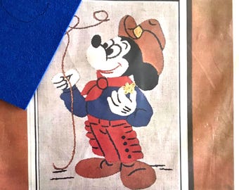 Felt appliqué and embroidery kit. Vintage kit in excellent condition. Perfect for a kids bedroom. Mickey Mouse