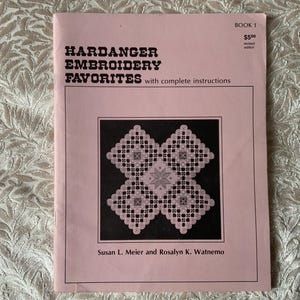 Hardanger patterns in a vintage booklet.
