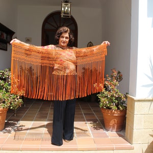 Chal español hecho a mano &quot;CUQUILLO&quot; . Enrejado 114X20CM-44,8&quot;X7,8&quot;// 40CM-15,7&quot; Fringes