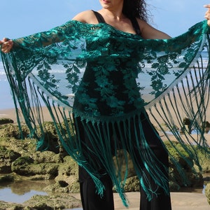Handmade Spanish Shawl &quot;Mantoncillo-Pico&quot; in Embroidered Green Nilo with long Fringes.138x70cm-54,3&quot;x27,5&quot;//54cm-21,2&quot;.