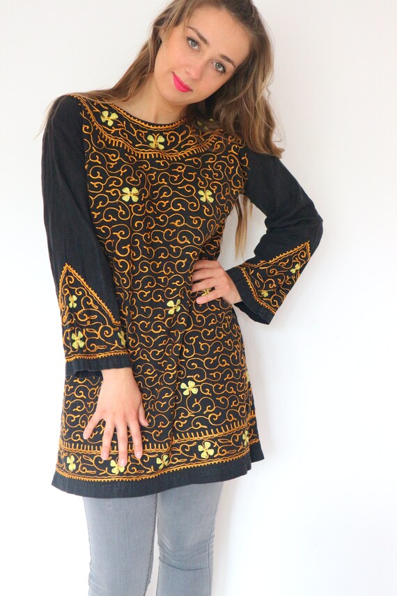 Beautiful Vintage INDIAN BLOUSE with beautiful emb