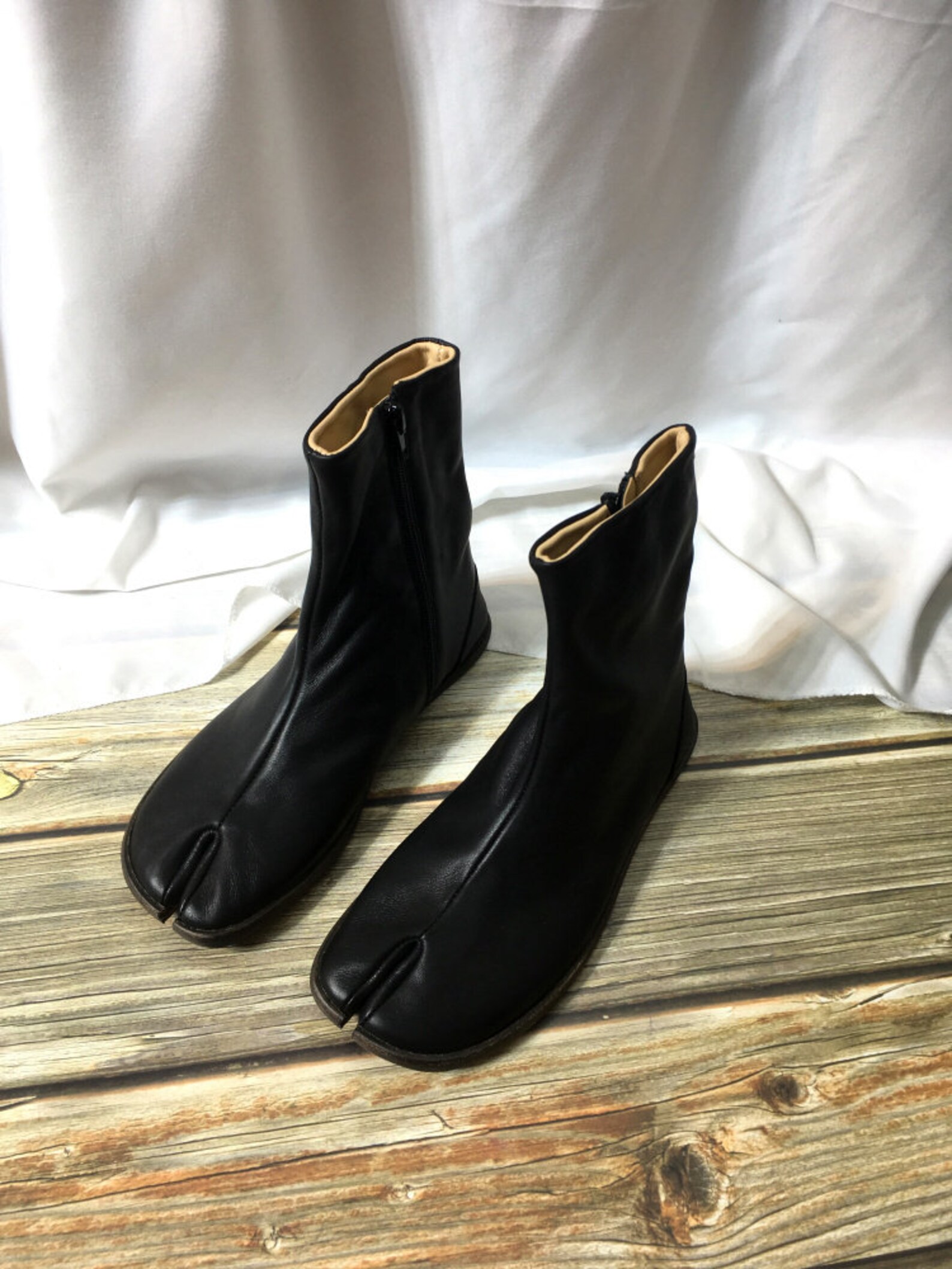 classic leather tabi shoes