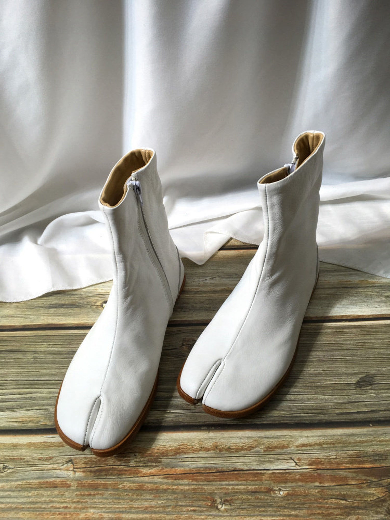 classic leather tabi sneaker