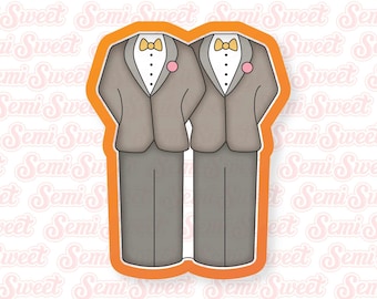Puede incluir: Dos cortadores de galletas de traje gris con una corbata de lazo y un solo botón rosa en cada uno. Los cortadores de galletas están delineados en naranja.