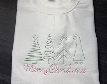 Girocollo in pile ricamato "Merry Christmas" con alberi di Natale - Gildan Heavy Blend, opzione adatta ai sensi