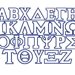 Op de afbeelding: Een complete set hoofdletters van het Griekse alfabet in een vetgedrukte, omlijnde lettertype. De letters zijn in een diepblauwe kleur en worden weergegeven tegen een heldere witte achtergrond. De lettertypestijl is een klassiek schreefontwerp.