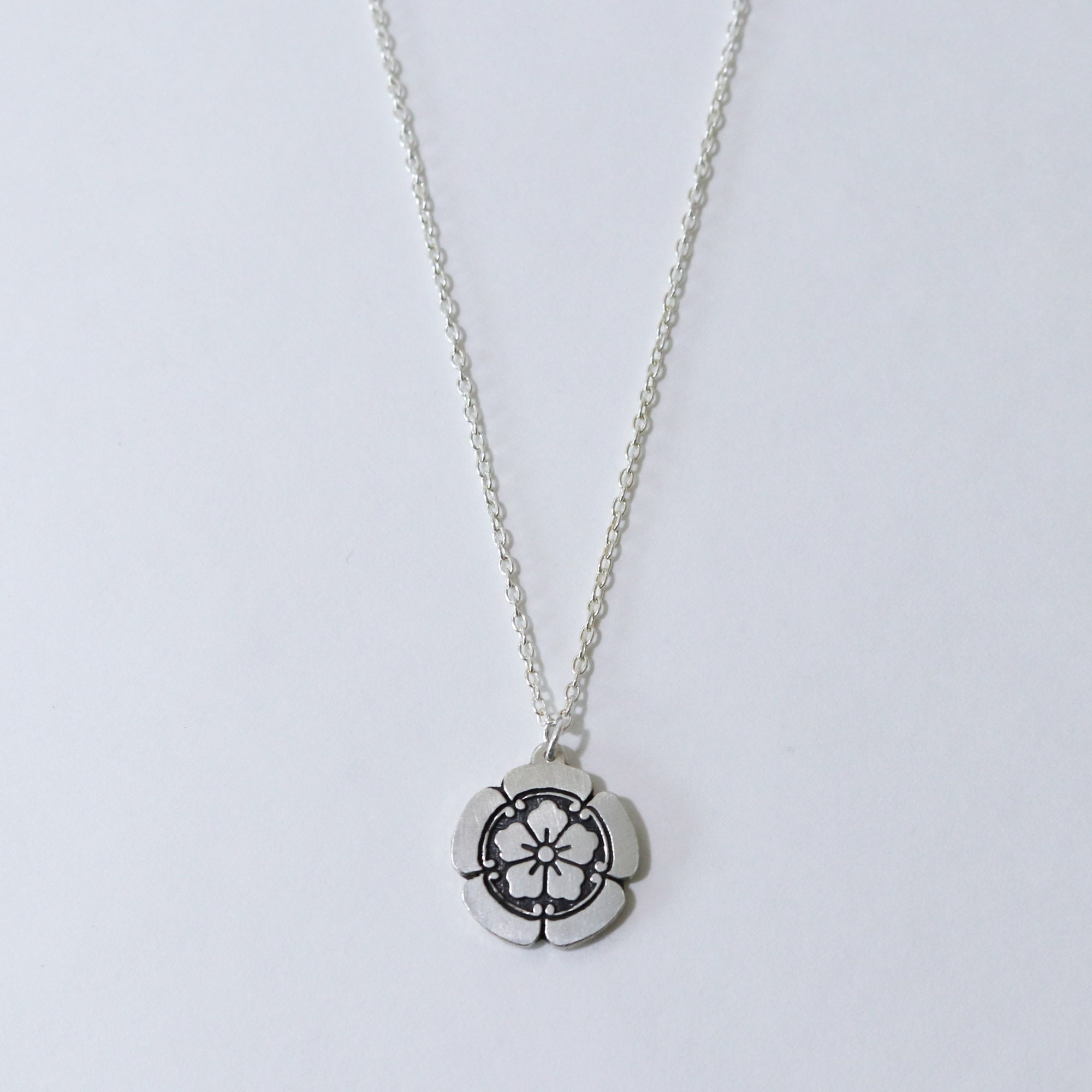 Oda Melon Kamon Oda Uri Kamon Japanese Clan Crest Pendant Etsy Oda Melon Kamon Oda Uri Kamon Japanese Clan Crest Pendant Etsy