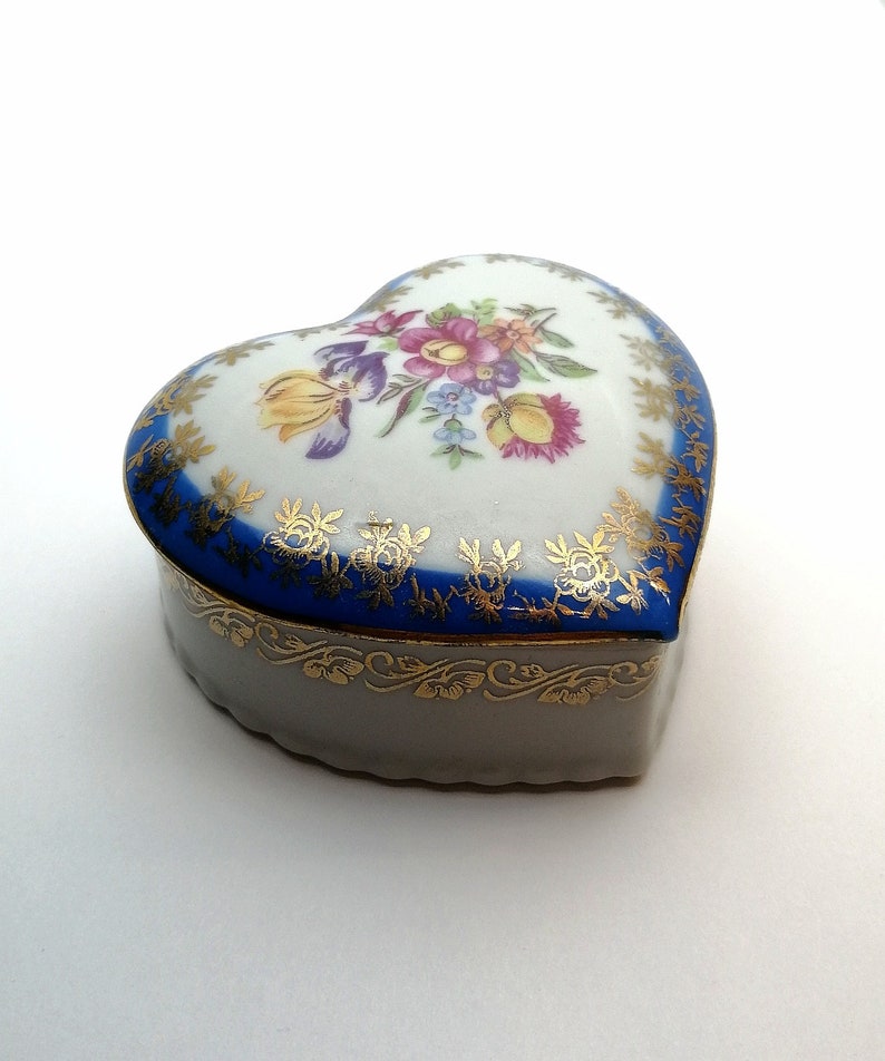 Flower drawing Porcelain jewelry box .Germany .Vintage of /'60