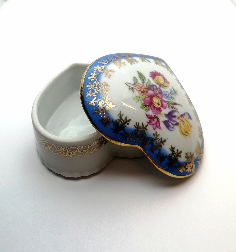 Flower drawing Porcelain jewelry box .Germany .Vintage of /'60
