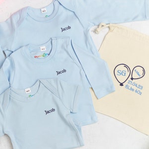 Personalisierte bestickte Baby Jungen Kleidung Set mit Geschenk Tasche, für Neugeborene, Baby Geschenk, Baby Outfit, Neugeborenen Geschenk für Babys Bild 1