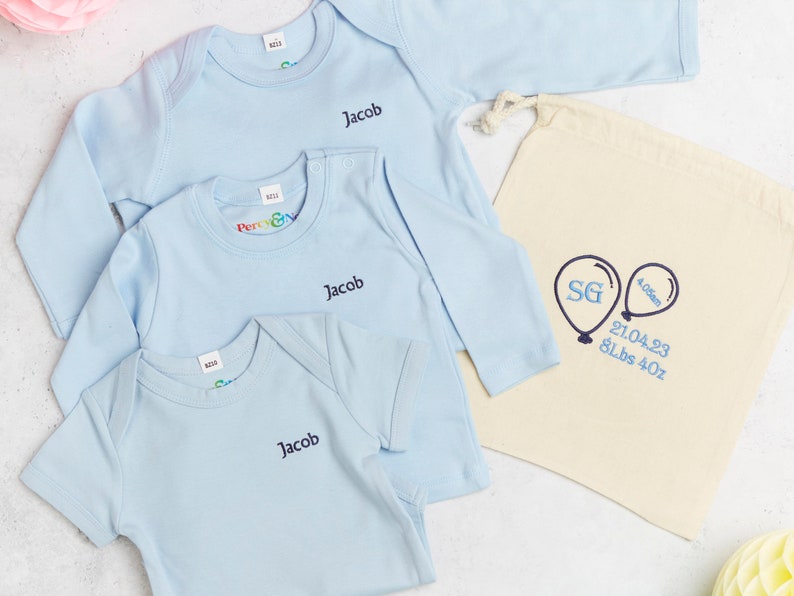 Personalisierte bestickte Baby Jungen Kleidung Set mit Geschenk Tasche, für Neugeborene, Baby Geschenk, Baby Outfit, Neugeborenen Geschenk für Babys Bild 1