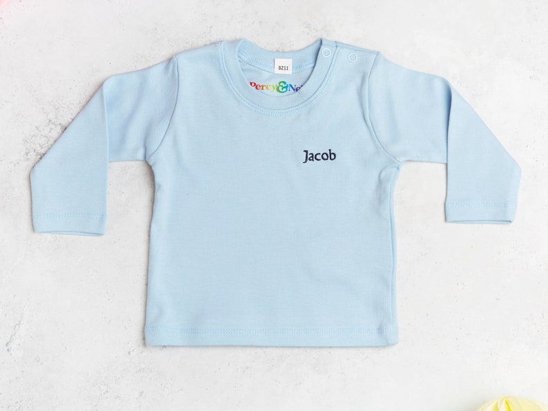 Personalisierte bestickte Baby Jungen Kleidung Set mit Geschenk Tasche, für Neugeborene, Baby Geschenk, Baby Outfit, Neugeborenen Geschenk für Babys Bild 4