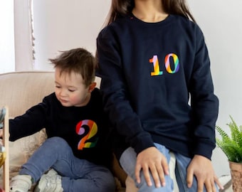 Sudadera azul marino bordada Rainbow Age personalizada para niños