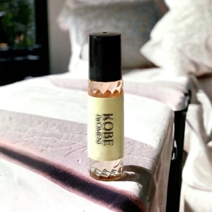 Kobe Women&#39;s Designer Type Parfümöl; 10 ml Roller Glasflasche, ungeschnittenes Unisex Duftkörperöl Premium Klasse A alkoholfrei