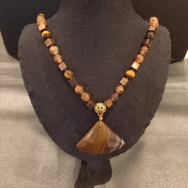 Collier marron avec pendentif en forme d'éventail en Agate marron