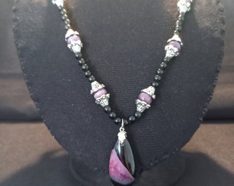 Black and purple necklace, cat's eye beads and agate pendant