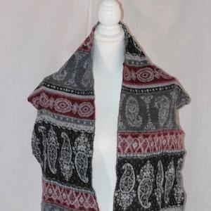 Vintage BERKSHIRE Gray Black Red Paisley Acrylic 62&quot;L x 11&quot;W Reversible Scarf Italy