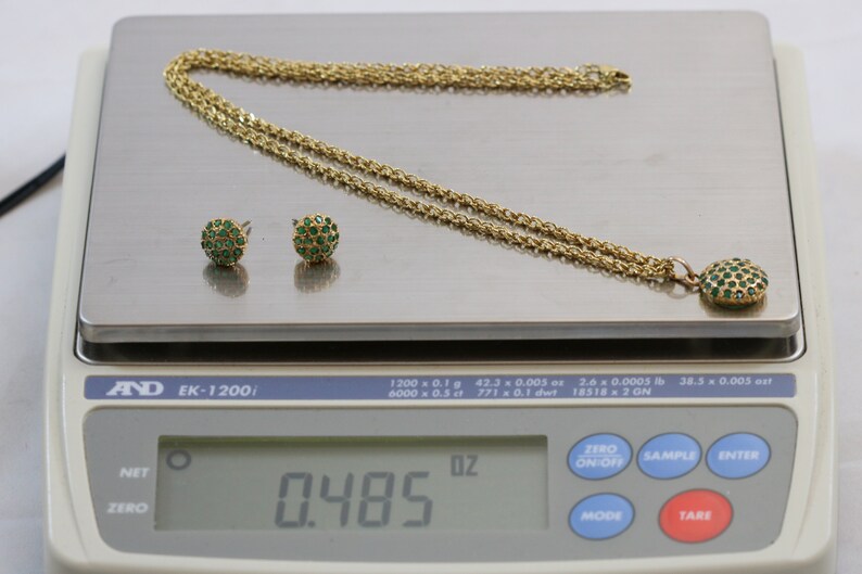 Gold Tone Green Nephrite Jade Cluster Pendant 21 Lobster Claw Clasp Necklace Drop Post Earrings Parure Set