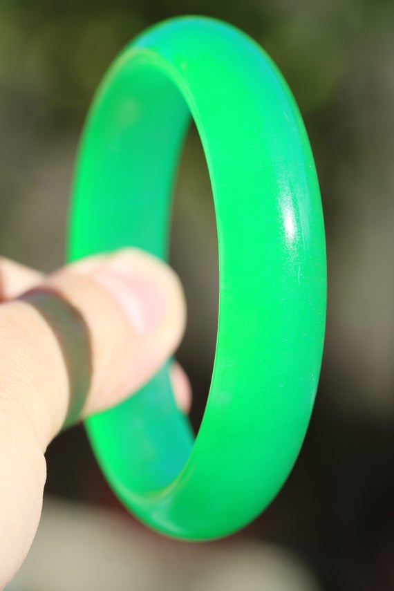 Bright Green Jadeite Jade Asian Chinese Bangle Bracelet 59g 60mm