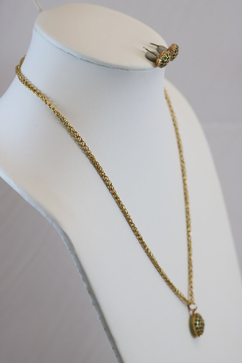 Gold Tone Green Nephrite Jade Cluster Pendant 21 Lobster Claw Clasp Necklace Drop Post Earrings Parure Set