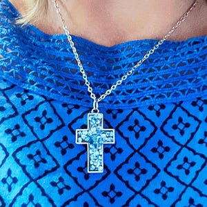 Elegant Blue and Crystal Cross Pendant Necklace – Silver-Plated Chain