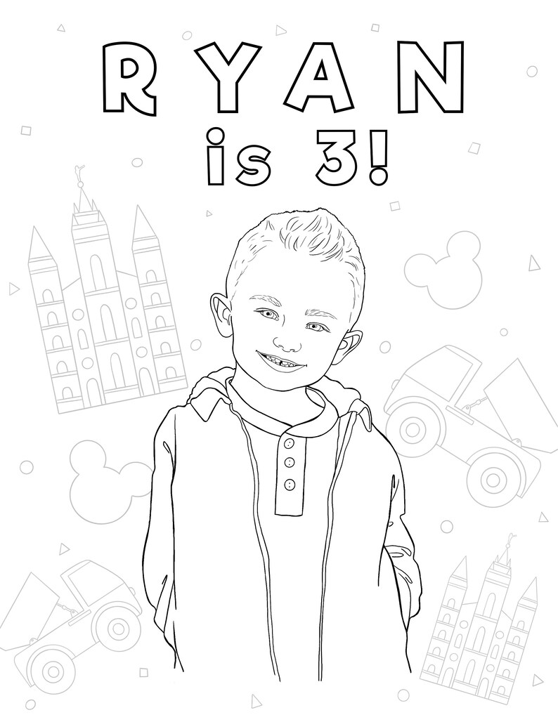 K&ouml;nnte beinhalten: Eine Schwarzwei&szlig;-Malvorlage mit einem Jungen namens Ryan und dem Text "Ryan ist 3!" Die Seite enth&auml;lt Bilder einer Kirche, eines Lastwagens und von Mickey Mouse.