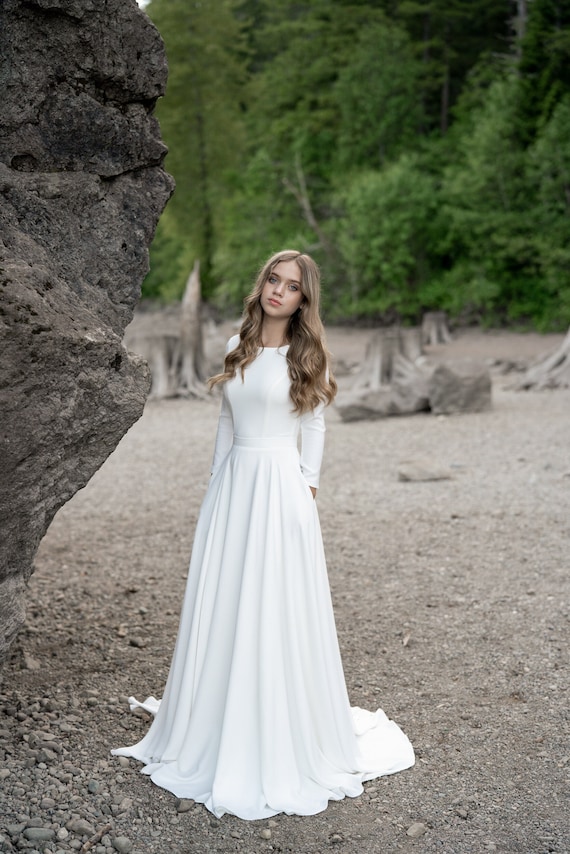 A-linewedding dress. Ivory wedding dress. Long-sleeve button back long train gown. Dress with pockets. LOUISE