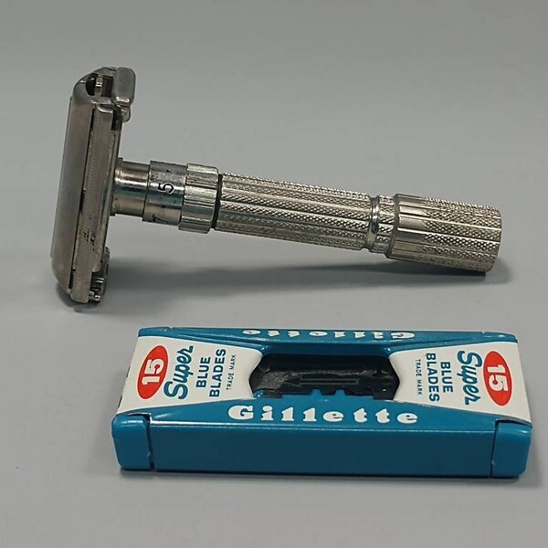 1959 Gillette Fatboy 195 Vintage adjustable safety razor E3 date code, blade dispenser