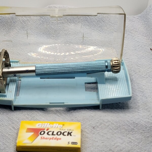 1963 1st quarter, first of the  Lady Gillettes, blue handle vintage superspeed safety razor, with case, I1