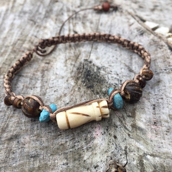 Handgemaakte bot houten armband stedelijke etnische tribal geest boho hippie Boheemse hippie hipster hout macrame cadeau hennep sjamaan mens schedel