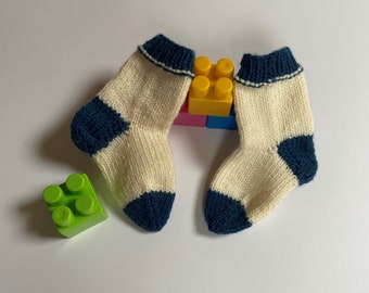 Chaussettes bébé tricotées main