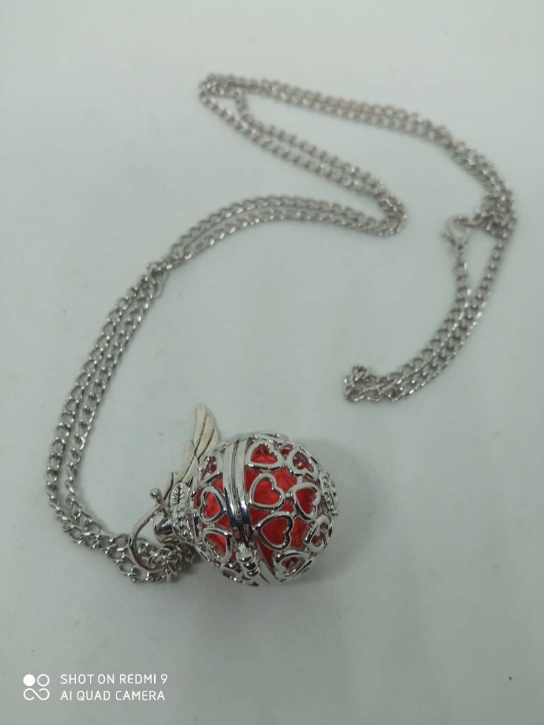 Pendant necklace calls angels orange bola