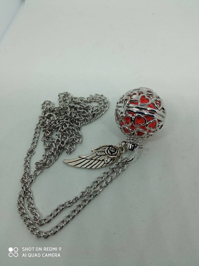 Pendant necklace calls angels orange bola